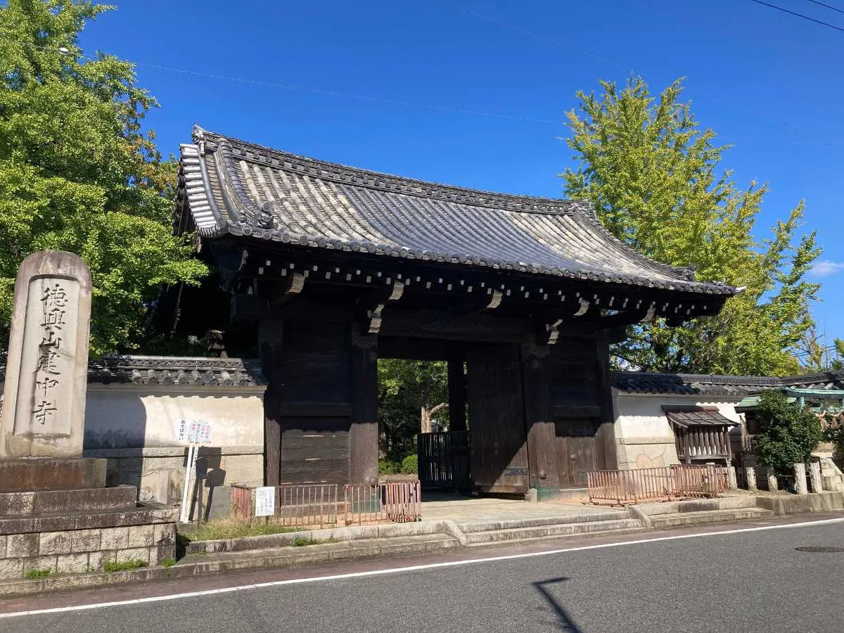 【eye-catch】建中寺総門