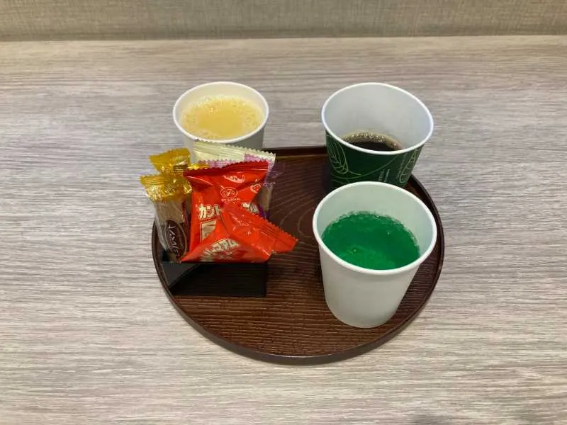 くれたけいん飲み物とお菓子