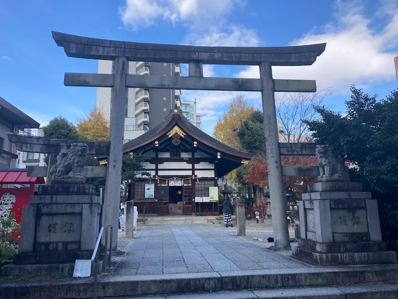 三輪神社の鳥居2024年１２月