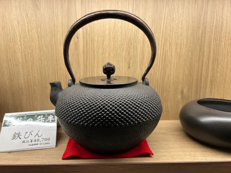 升半カフェの鉄瓶
