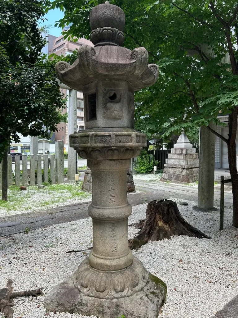 富士神社灯籠