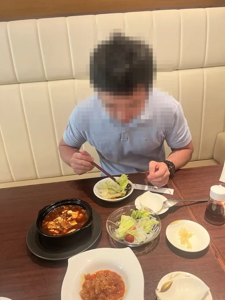 栄の小籠包中華男性写真