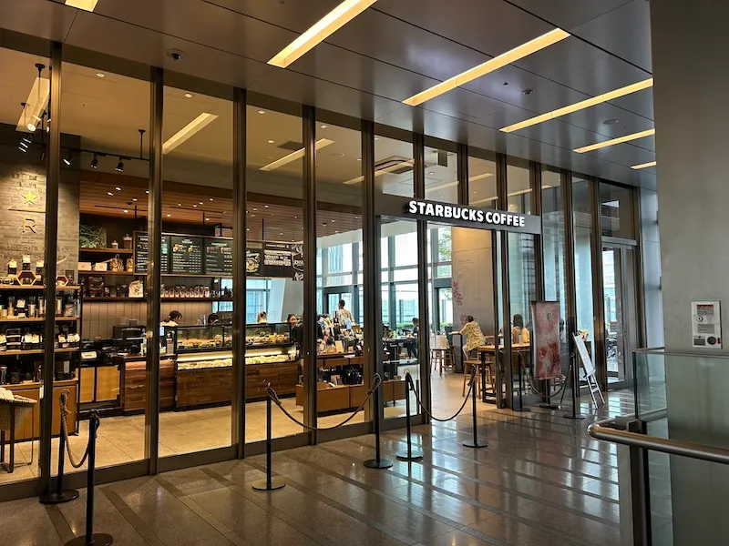 スタバJRタワーの外側から