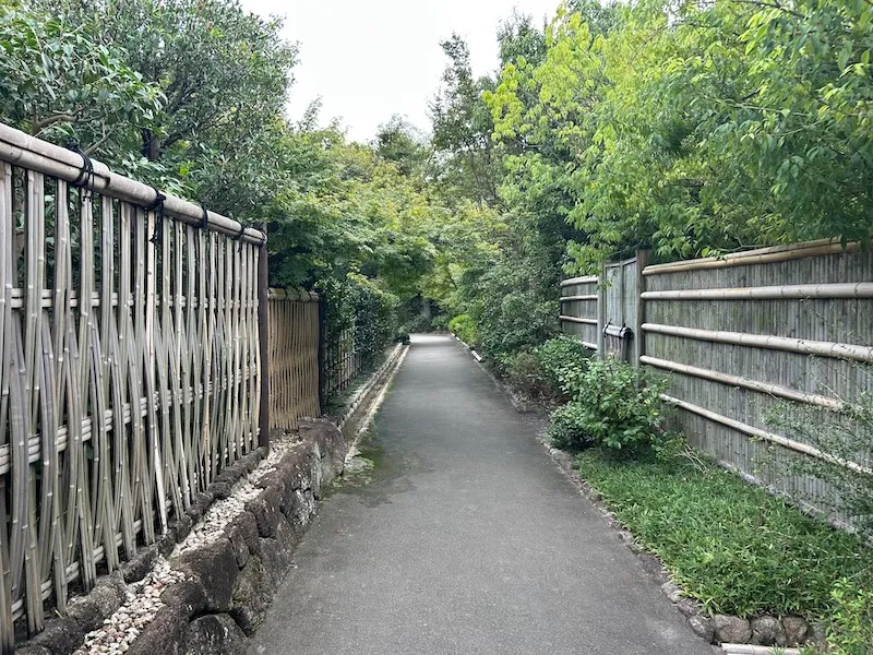 徳川園茶室への通路