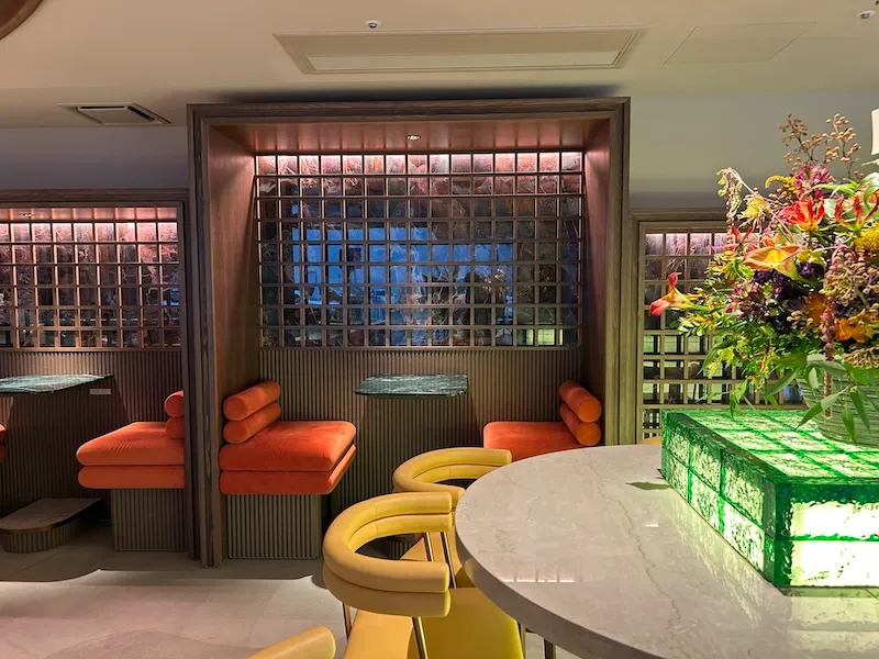 Bulb２人席とカウンター