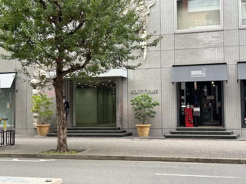 栄の隠れ家カフェ入口